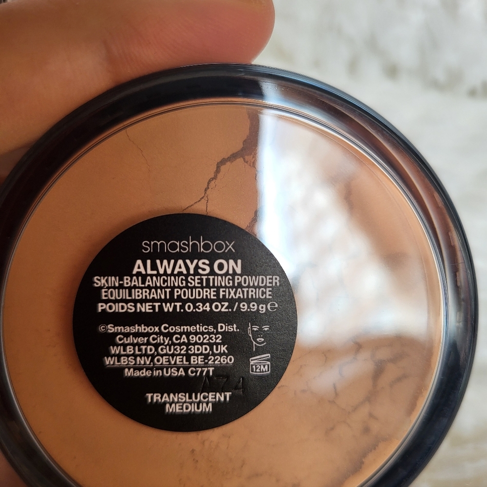 Smashbox Always On Setting Powder-Translucent Medium- - Picture 3 of 7
